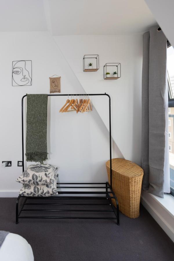 Stunning 3 Bedroom Penthouse With Terrace And Lift Londyn Zewnętrze zdjęcie