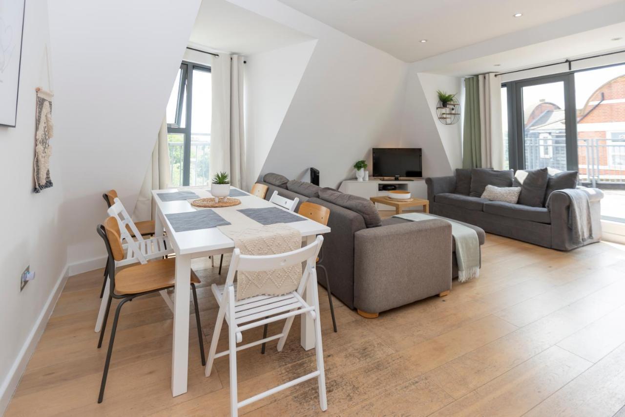 Stunning 3 Bedroom Penthouse With Terrace And Lift Londyn Zewnętrze zdjęcie